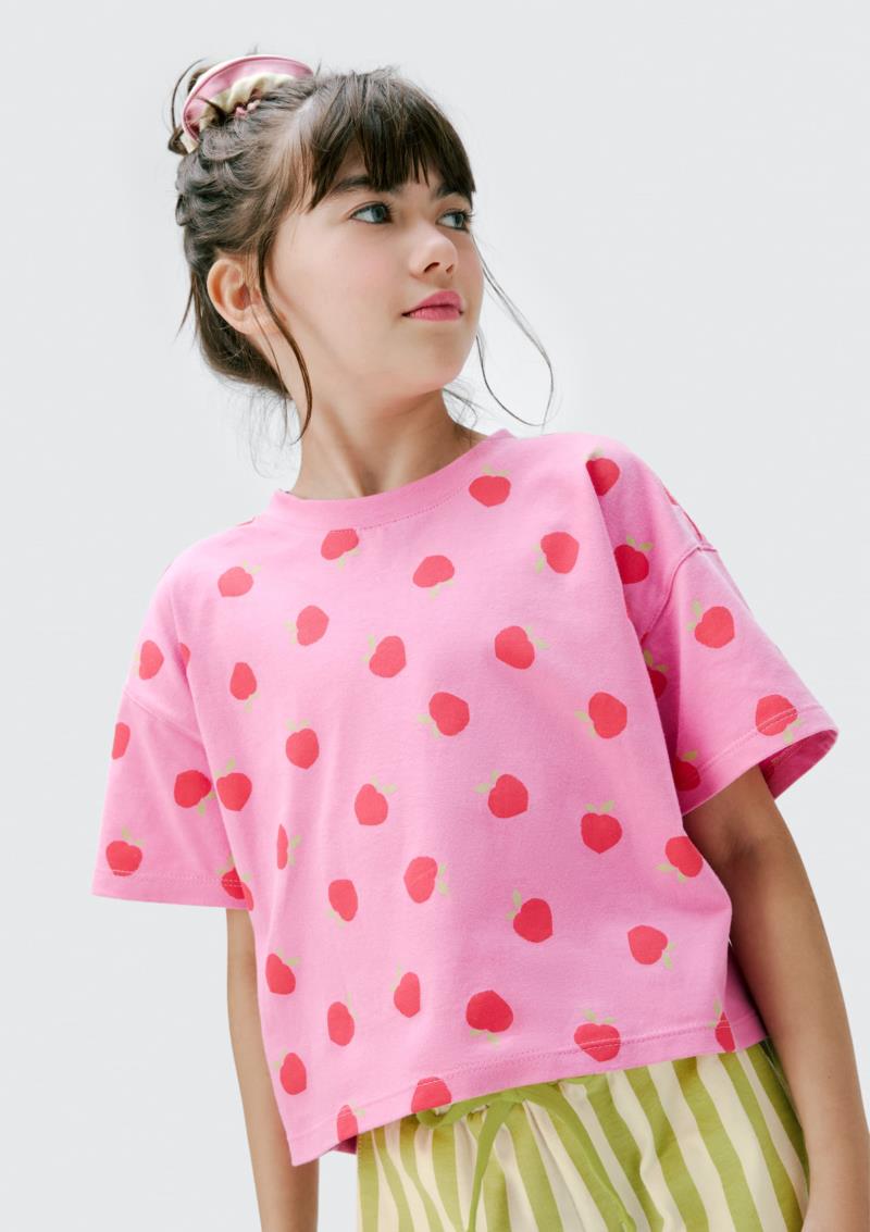 Blusa manga curta estampada com scrunchie.