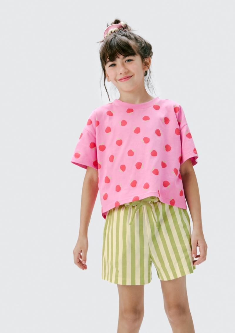 Blusa manga curta estampada com scrunchie.